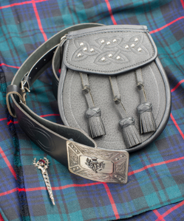 Sporran en cuir noir gaufré avec ceinture et boucle