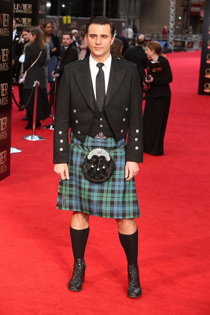Les vrais hommes portent une tenue de kilt en tartan Campbell