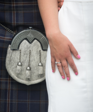 Sporrans de mariage anglais pour couple mignon