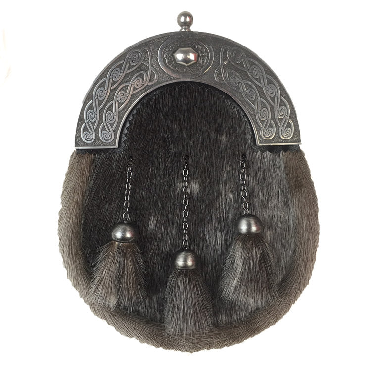 Bulldog Oval Sporran with Sealskin